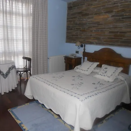 Отель Hotel Taramundi