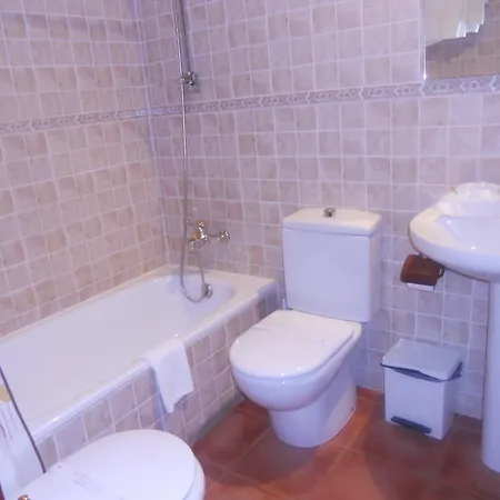 ホテル Hotel Taramundi 2*